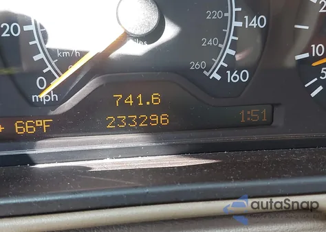 1999 Mercedes-Benz E 320 Awd z USA, uszkodzony, nr VIN WDBJF82H8XX021943